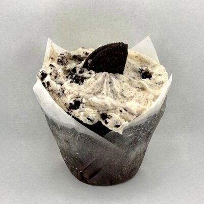chocolate vegan oreo cupcake. vegan chocolate cake with frosting